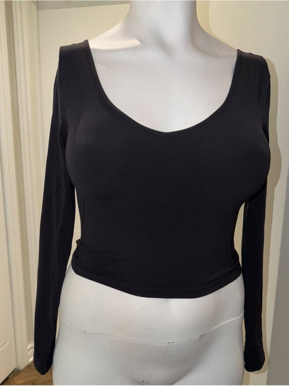 lululemon athletica Black V-Neck Long-Sleeve Cropped Sweater